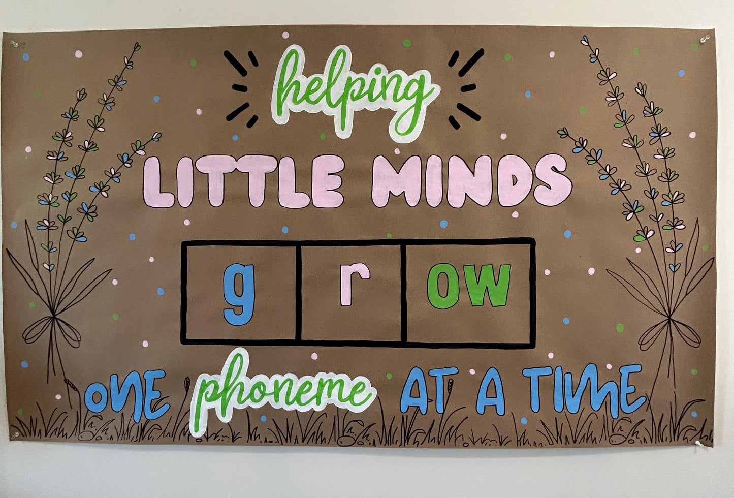 Teacher Bulletin Board Banner - Helping Little Minds Grow